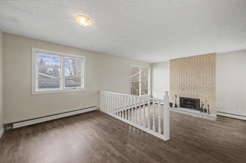 4004 79 Street Nw, Calgary, AB - Indoor Photo Showing Other Room