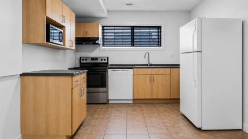 247 Taracove Estate Drive Ne, Calgary, AB - Indoor Photo Showing Kitchen