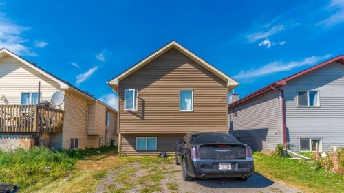 247 Taracove Estate Drive Ne, Calgary, AB - Outdoor