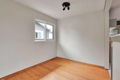 5404 Valentine Crescent Se, Calgary, AB - Indoor Photo Showing Other Room