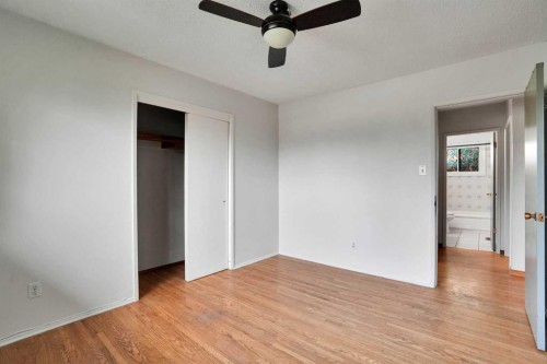 5404 Valentine Crescent Se, Calgary, AB - Indoor Photo Showing Other Room