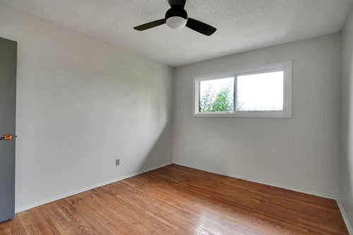 5404 Valentine Crescent Se, Calgary, AB - Indoor Photo Showing Other Room