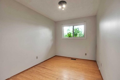 5404 Valentine Crescent Se, Calgary, AB - Indoor Photo Showing Other Room
