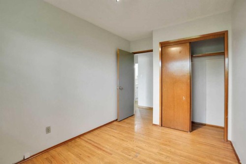 5404 Valentine Crescent Se, Calgary, AB - Indoor Photo Showing Other Room