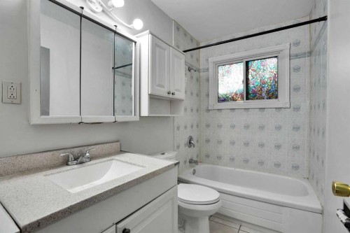 5404 Valentine Crescent Se, Calgary, AB - Indoor Photo Showing Bathroom