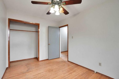 5404 Valentine Crescent Se, Calgary, AB - Indoor Photo Showing Other Room