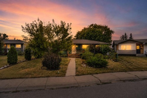 5404 Valentine Crescent Se, Calgary, AB - Outdoor