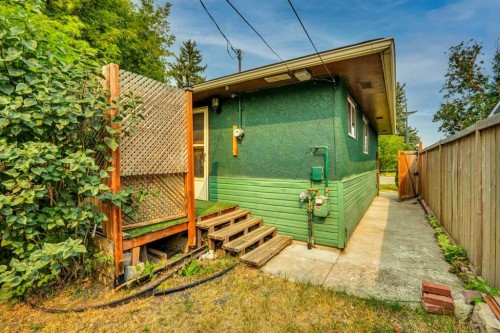 5404 Valentine Crescent Se, Calgary, AB - Outdoor