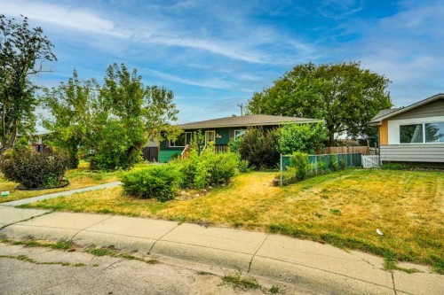 5404 Valentine Crescent Se, Calgary, AB - Outdoor