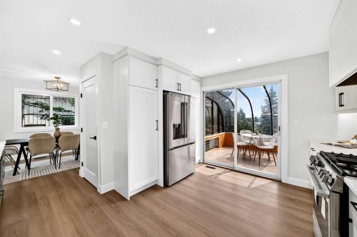307 Silverthorn Way Nw, Calgary, AB - Indoor Photo Showing Kitchen