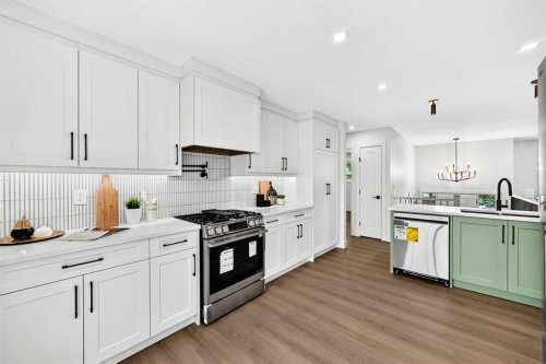 307 Silverthorn Way Nw, Calgary, AB - Indoor Photo Showing Kitchen With Upgraded Kitchen