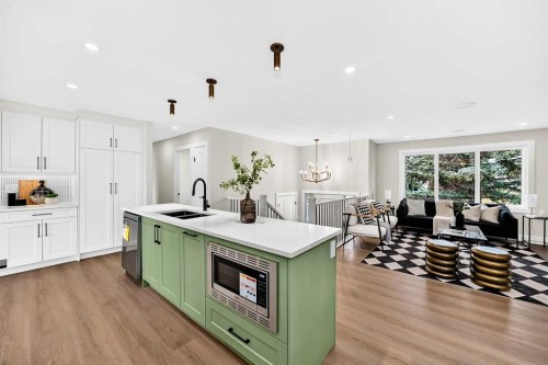 307 Silverthorn Way Nw, Calgary, AB - Indoor Photo Showing Kitchen With Double Sink With Upgraded Kitchen