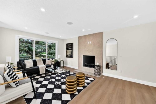 307 Silverthorn Way Nw, Calgary, AB - Indoor Photo Showing Other Room