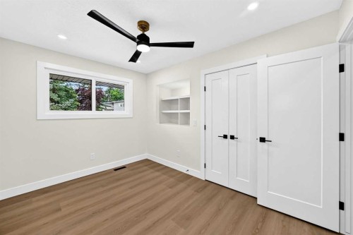 307 Silverthorn Way Nw, Calgary, AB - Indoor Photo Showing Other Room