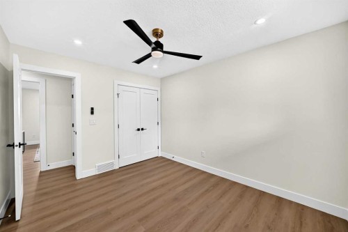 307 Silverthorn Way Nw, Calgary, AB - Indoor Photo Showing Other Room