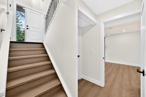 307 Silverthorn Way Nw, Calgary, AB - Indoor Photo Showing Other Room