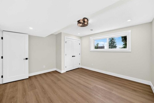 307 Silverthorn Way Nw, Calgary, AB - Indoor Photo Showing Other Room