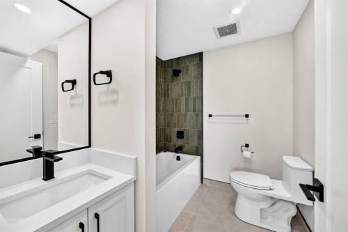 307 Silverthorn Way Nw, Calgary, AB - Indoor Photo Showing Bathroom