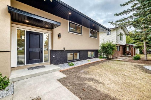 307 Silverthorn Way Nw, Calgary, AB - Outdoor