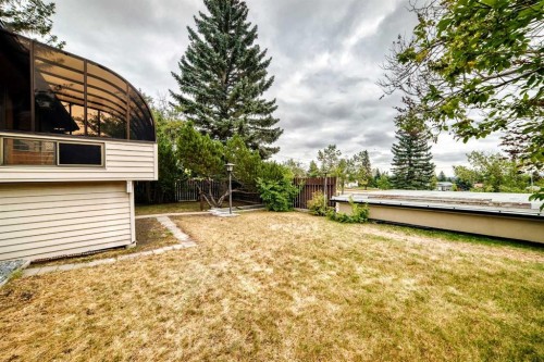 307 Silverthorn Way Nw, Calgary, AB - Outdoor