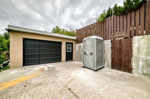 307 Silverthorn Way Nw, Calgary, AB - Outdoor With Exterior