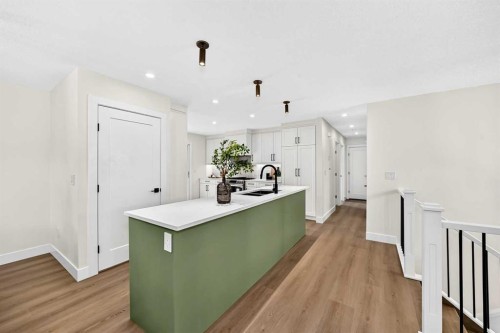 307 Silverthorn Way Nw, Calgary, AB - Indoor