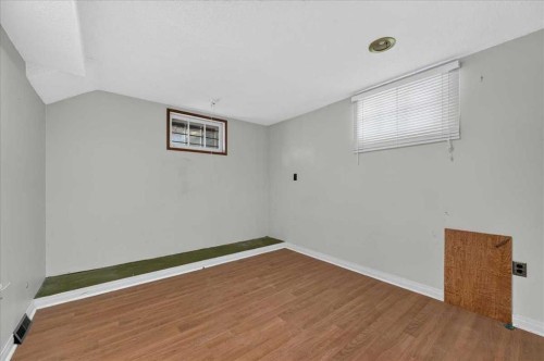 1739 19 Avenue Nw, Calgary, AB - Indoor Photo Showing Other Room