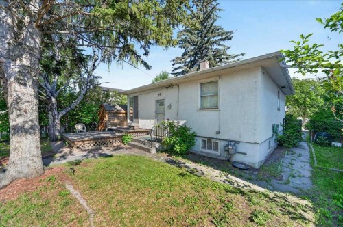 1739 19 Avenue Nw, Calgary, AB - Outdoor