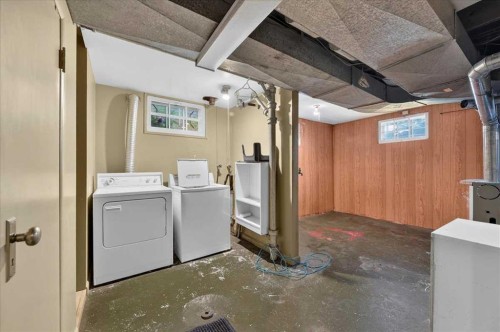 1739 19 Avenue Nw, Calgary, AB - Indoor Photo Showing Laundry Room