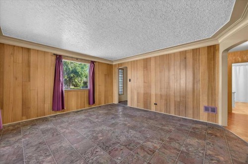 1739 19 Avenue Nw, Calgary, AB - Indoor Photo Showing Other Room