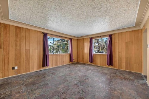 1739 19 Avenue Nw, Calgary, AB - Indoor Photo Showing Other Room