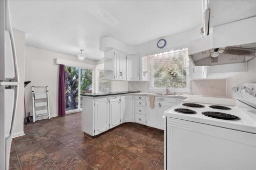 1739 19 Avenue Nw, Calgary, AB - Indoor Photo Showing Kitchen
