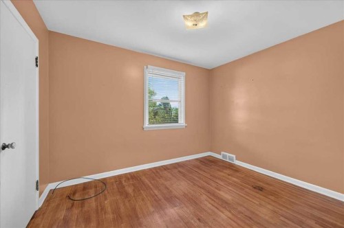 1739 19 Avenue Nw, Calgary, AB - Indoor Photo Showing Other Room
