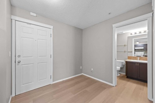 9216-70 Panamount Drive Nw, Calgary, AB - Indoor Photo Showing Other Room