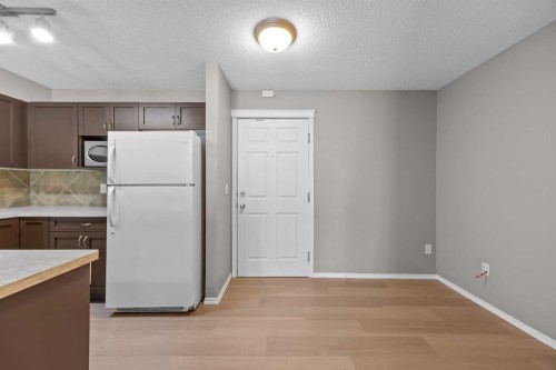 9216-70 Panamount Drive Nw, Calgary, AB - Indoor Photo Showing Kitchen