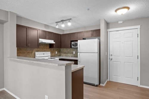 9216-70 Panamount Drive Nw, Calgary, AB - Indoor Photo Showing Kitchen
