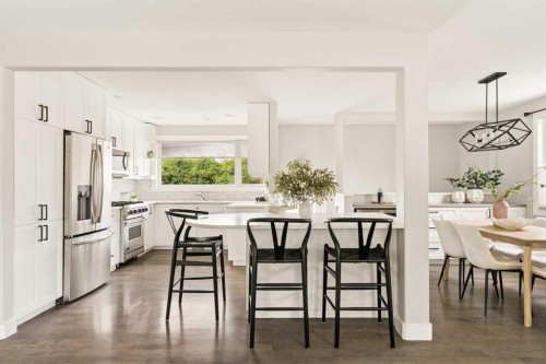 27 Gateway Drive Sw, Calgary, AB - Indoor Photo Showing Dining Room