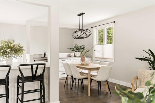 27 Gateway Drive Sw, Calgary, AB - Indoor Photo Showing Dining Room