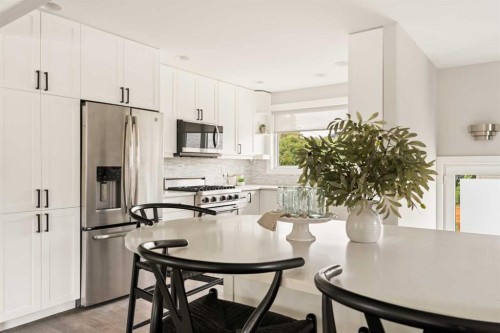 27 Gateway Drive Sw, Calgary, AB - Indoor Photo Showing Kitchen With Upgraded Kitchen