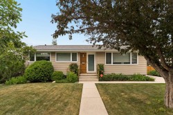 27 Gateway Drive SW Calgary, AB T3E 4J8