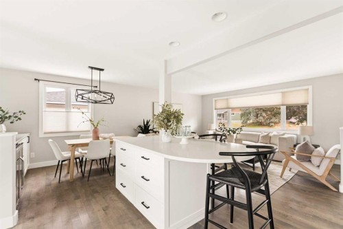 27 Gateway Drive Sw, Calgary, AB - Indoor Photo Showing Dining Room