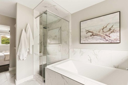 27 Gateway Drive Sw, Calgary, AB - Indoor Photo Showing Bathroom