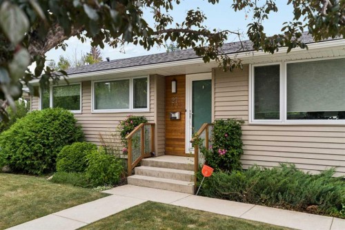 27 Gateway Drive Sw, Calgary, AB - Outdoor