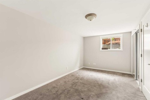 27 Gateway Drive Sw, Calgary, AB - Indoor Photo Showing Other Room