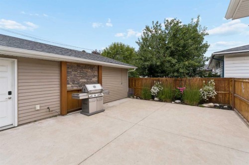 27 Gateway Drive Sw, Calgary, AB - Outdoor With Exterior