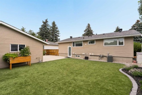 27 Gateway Drive Sw, Calgary, AB - Outdoor With Exterior