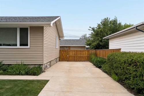27 Gateway Drive Sw, Calgary, AB - Outdoor With Exterior