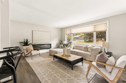 27 Gateway Drive Sw, Calgary, AB - Indoor Photo Showing Living Room