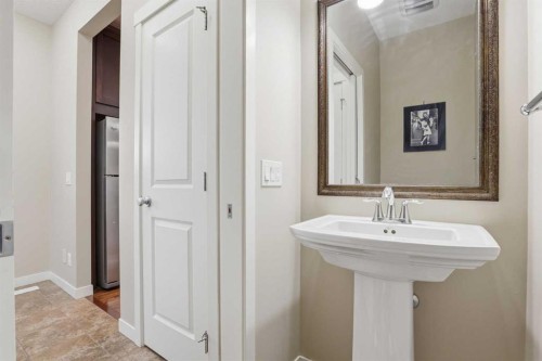 37 Nolanfield Manor Nw, Calgary, AB - Indoor Photo Showing Bathroom