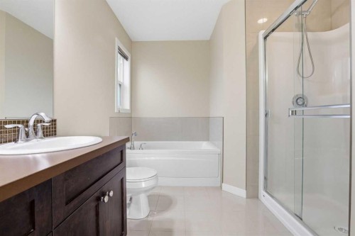 37 Nolanfield Manor Nw, Calgary, AB - Indoor Photo Showing Bathroom